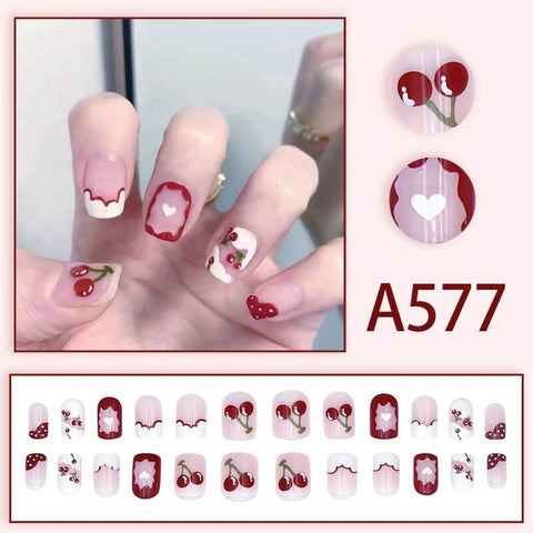 Luxe Fake Nails - Elegance with Chic Patterns Soloist