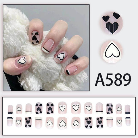 Luxe Fake Nails - Elegance with Chic Patterns Soloist