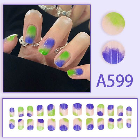 Luxe Fake Nails - Elegance with Chic Patterns Soloist