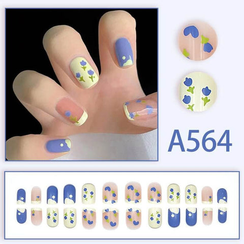 Luxe Fake Nails - Elegance with Chic Patterns Soloist